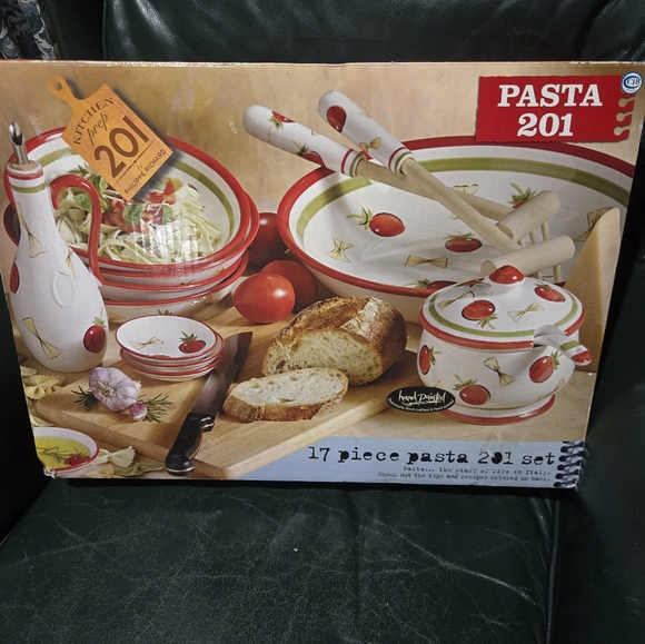 17-Piece Tomato Design Pasta Set
